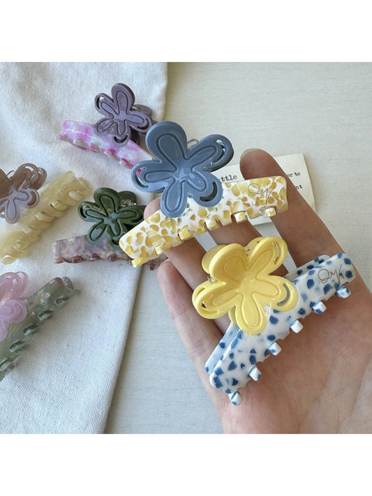 Beau - Minimally Designed Floral Acetate Hair Clip