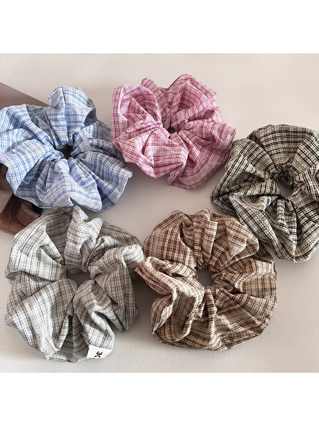 Gifty - Elegant Simple Plaid Scrunchie