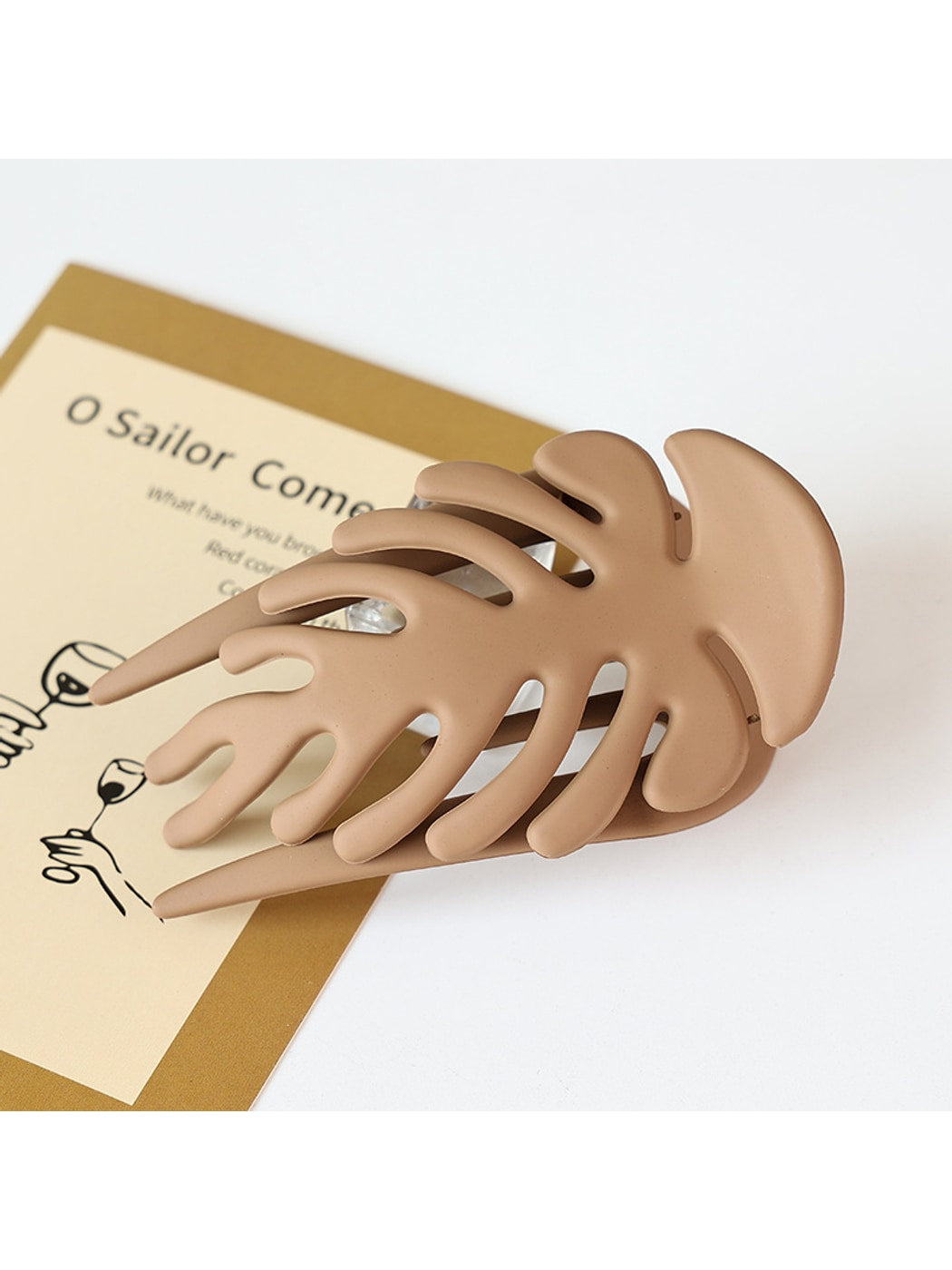 Beau - Simple Plastic Leaf Shape Hair Clip