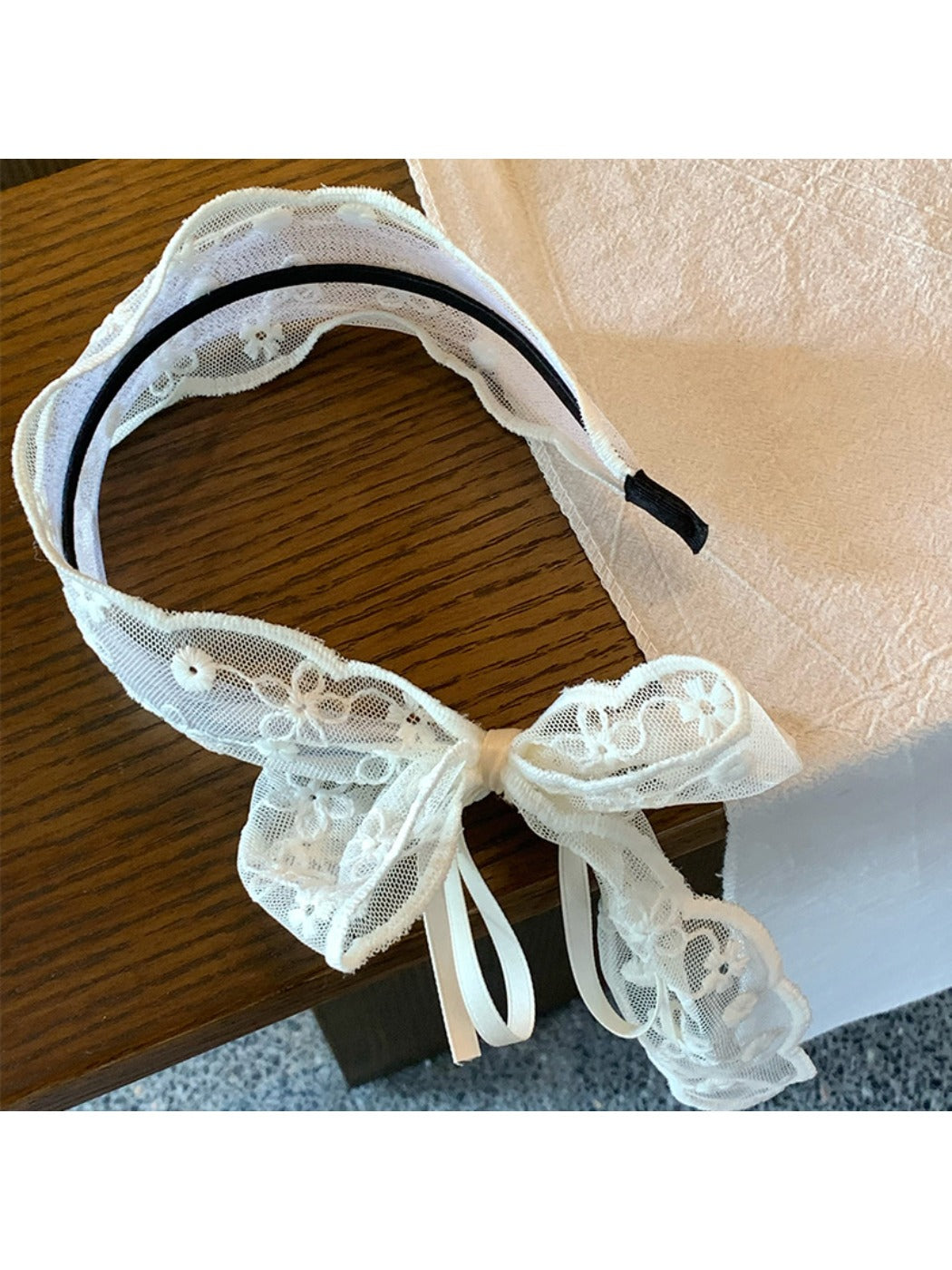Gifty tulle bow lace headband displayed on mannequin head