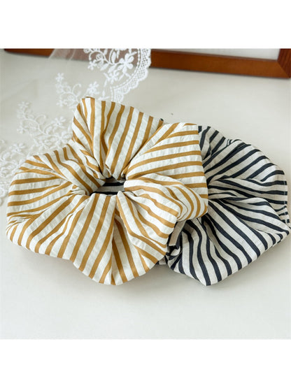 Gifty - Trendy Striped Fabric Scrunchie