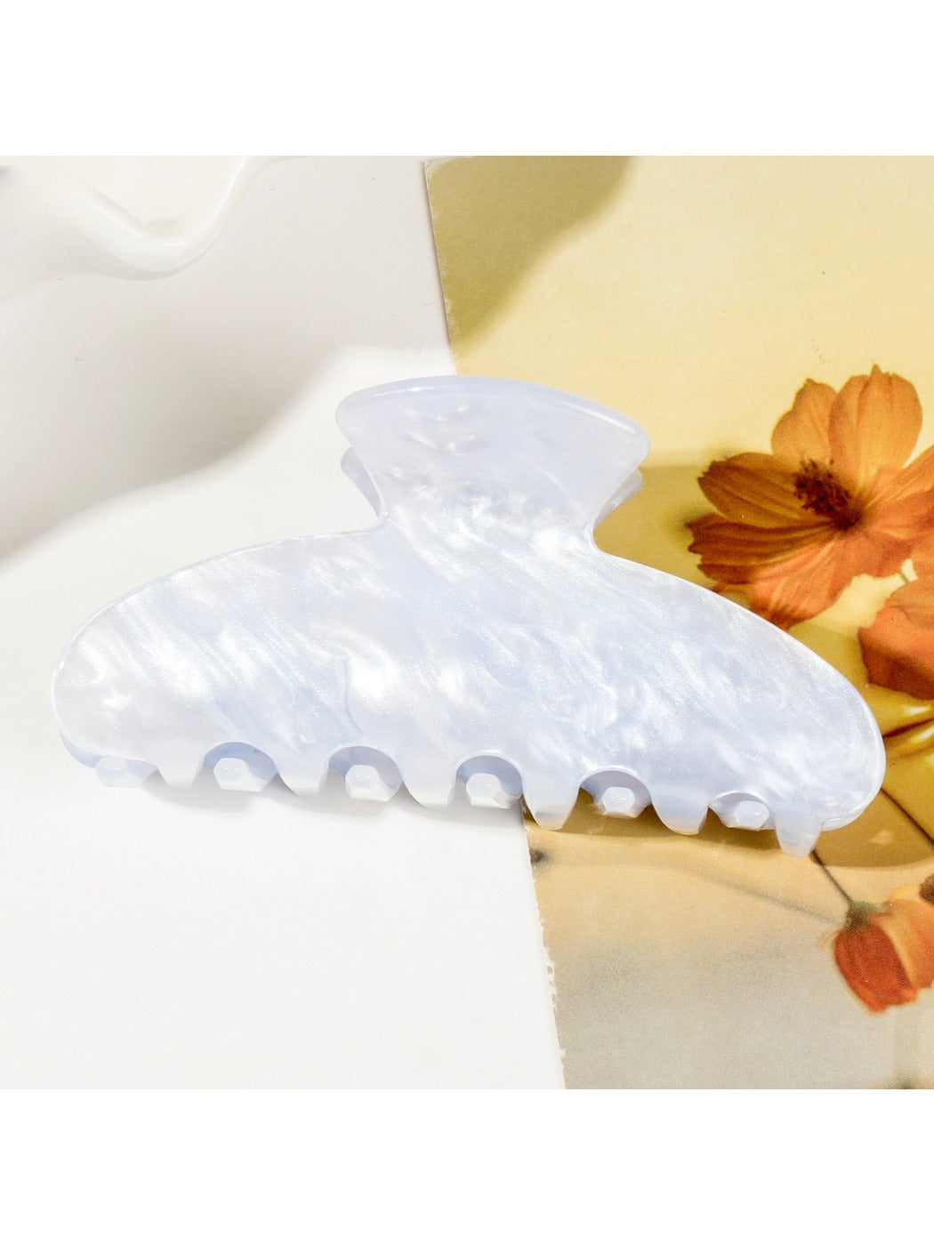 Beau - Trendy Acrylic Hair Clips