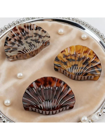 Beau - Vintage Leopard Print Shell Shaped Claw Clip