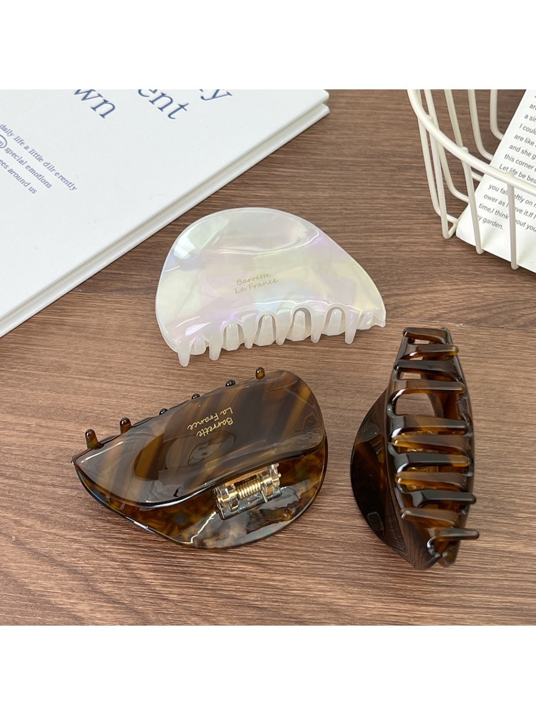 Beau - Elegant Shell Shaped Claw Clip