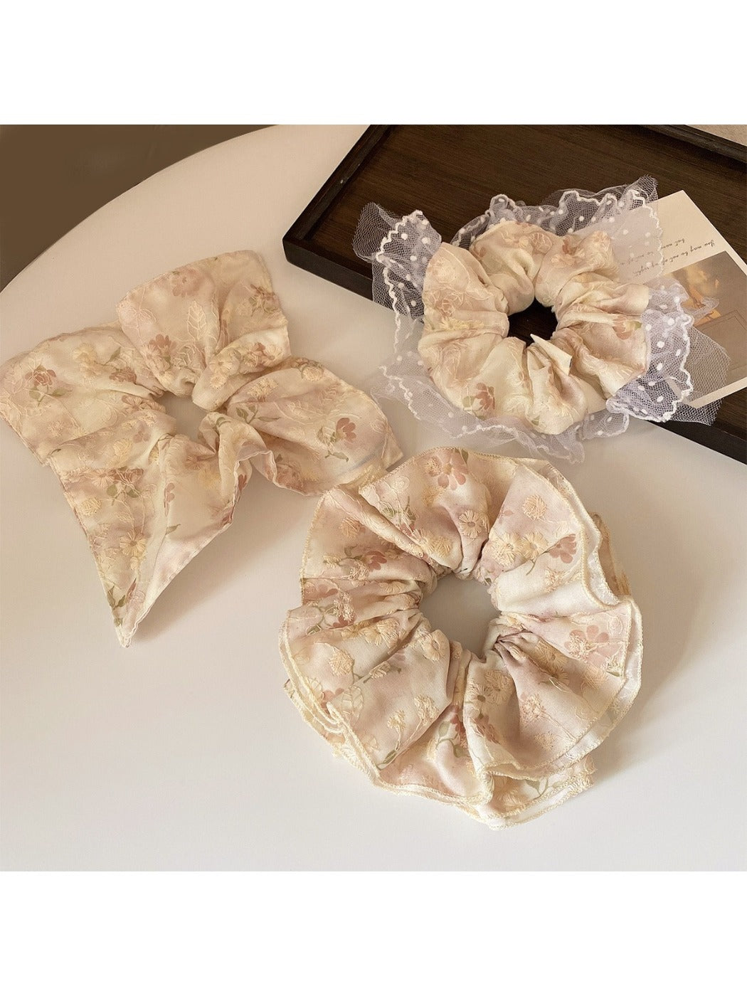 Gifty - Floral Scrunchie Hair Tie