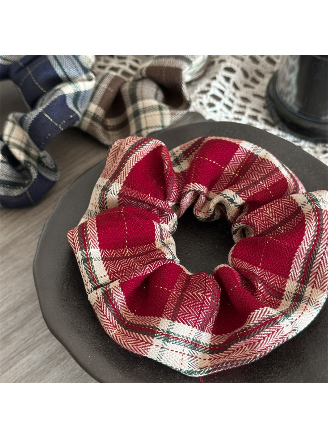 Gifty - Beautiful Checked Scrunchie