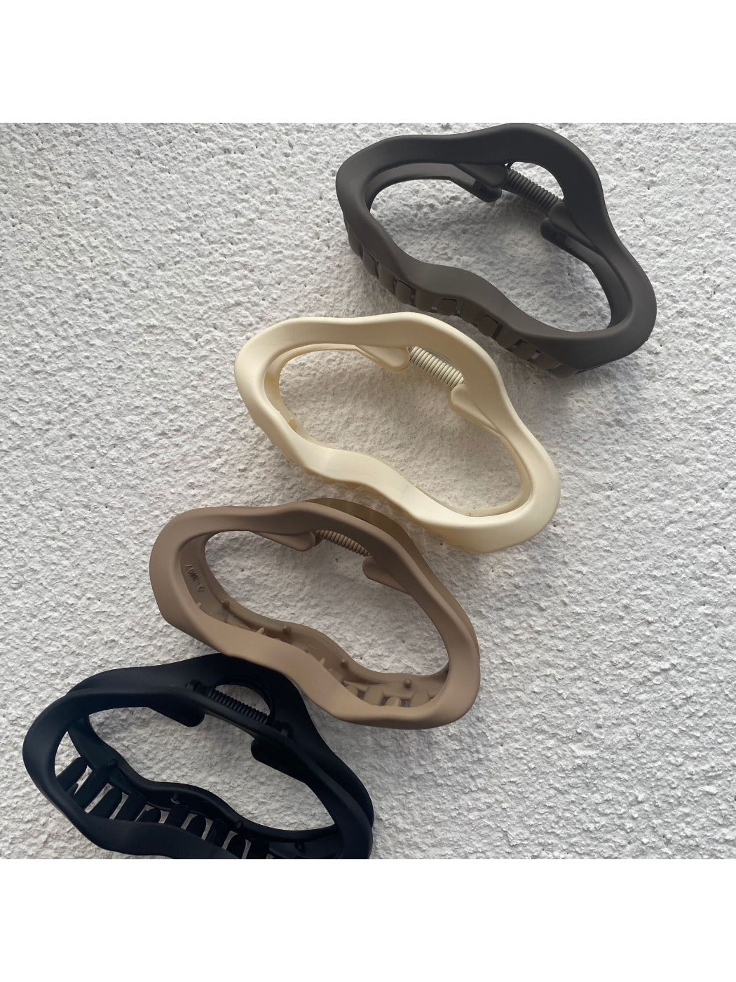 Beau - Chic Cloud Cut Out Claw Clip