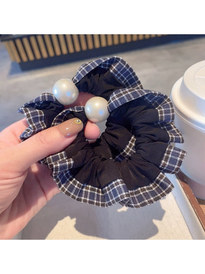 Gifty - Vintage Tartan Ruffled Scrunchie