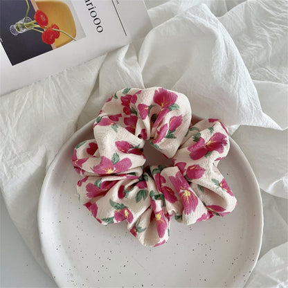 Gifty - Summer Floral Pattern Scrunchie