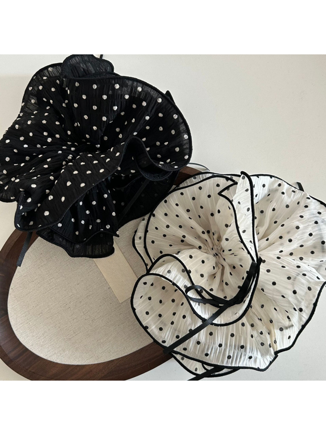 Gifty - Polka Dot Bow Ruffled Ponytail Scrunchie