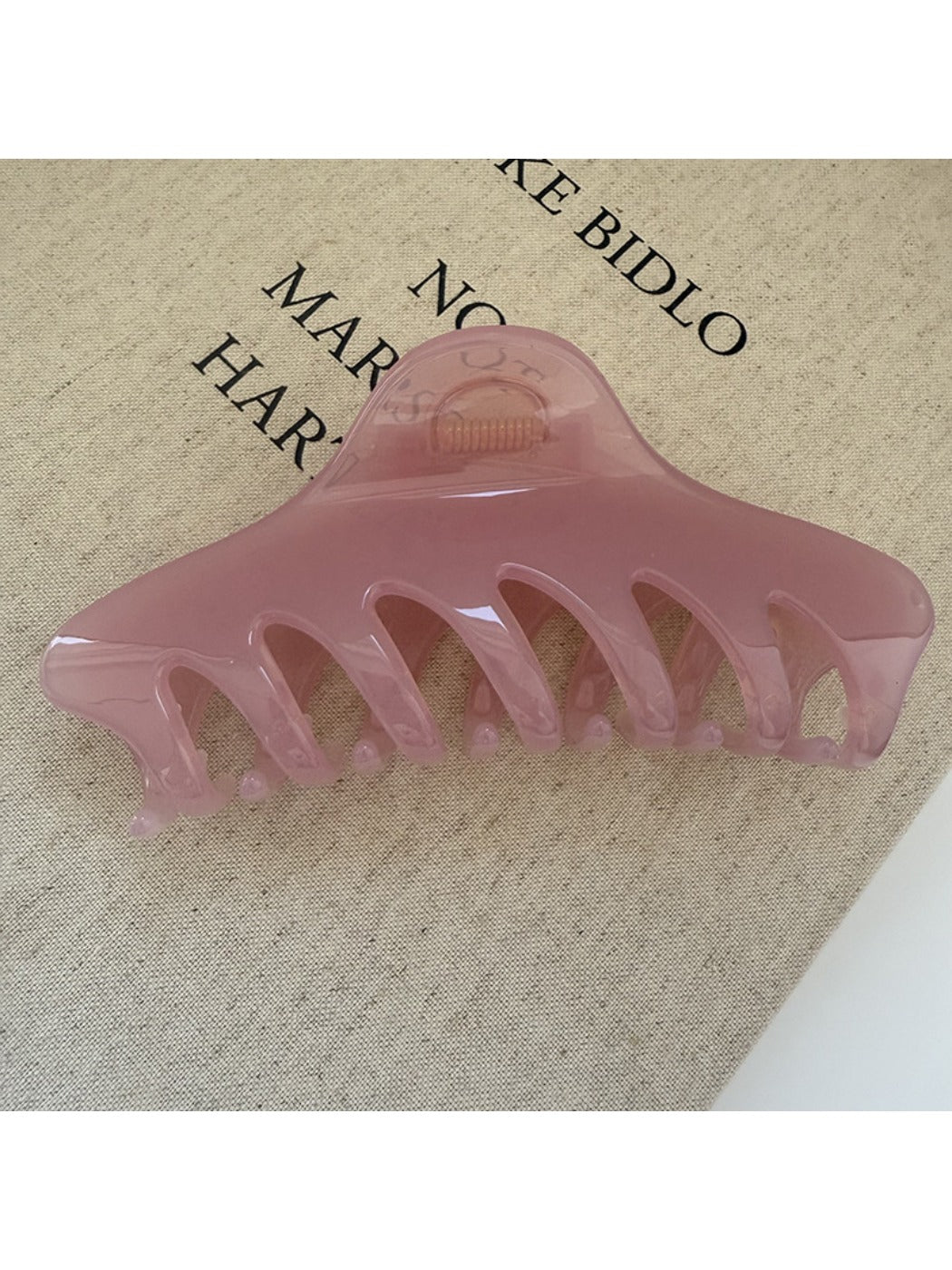 Beau - Minimalist Keel Shaped Hair Claw Clip