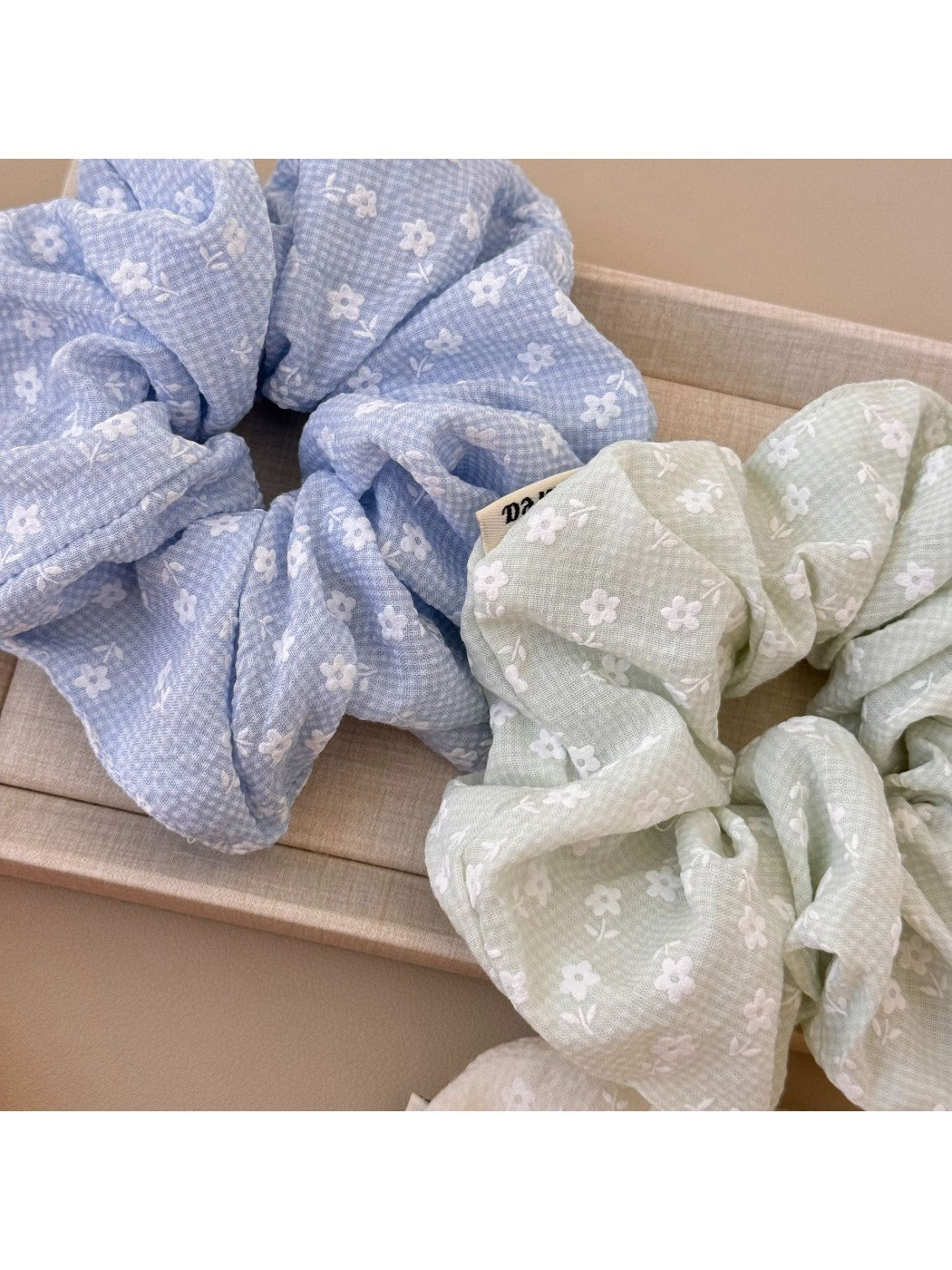 Gifty - Floral Printed Hair Scrunchies