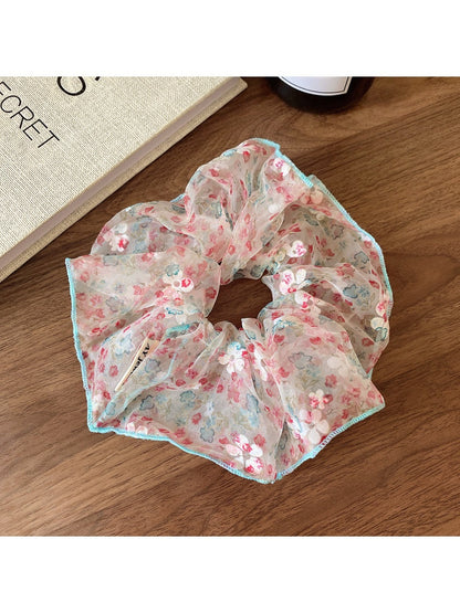 Gifty - Puffed Seersucker Floral Scrunchie