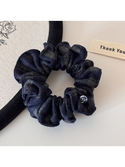 Gifty - Floral Bud Plaid Hair Scrunchie