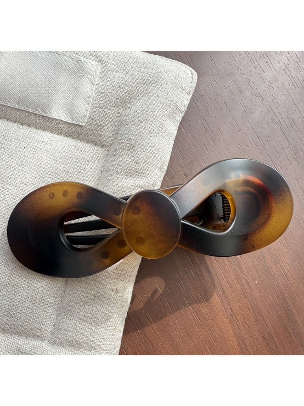 Beau - Vintage Flat Bow Hair Claw Clip