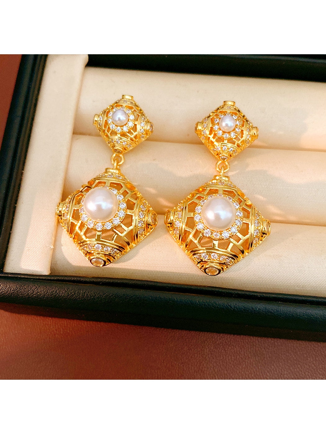 Earedge - Vintage Geometric Elegant Openwork Stud Earrings