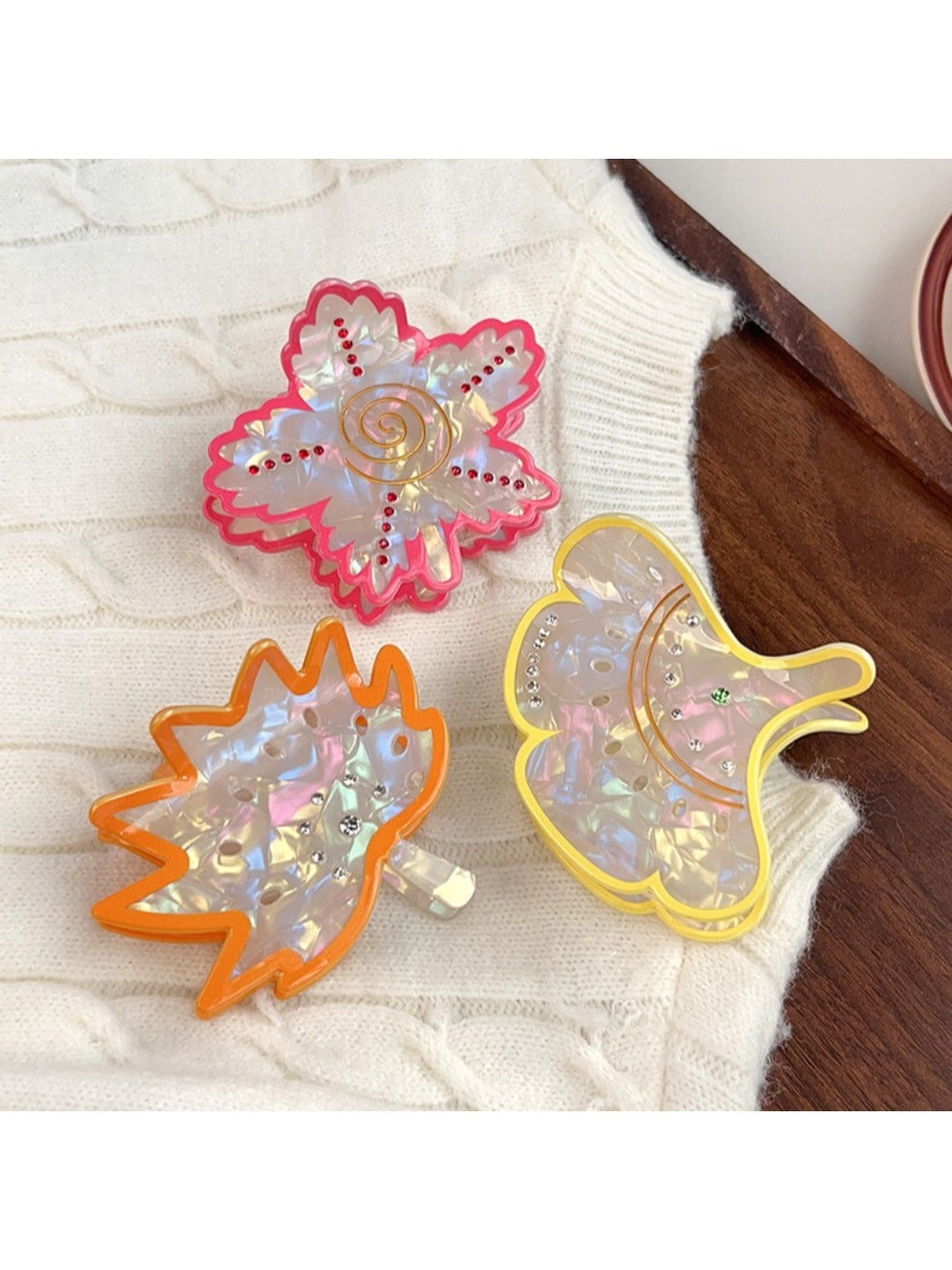 Side view of Beau vintage leaf shaped hair claw clip highlighting curved design