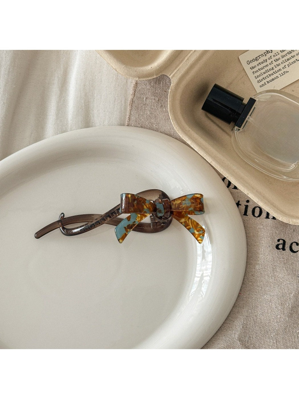 Beau - PVC Butterfly Bow Twist Back Hair Clip