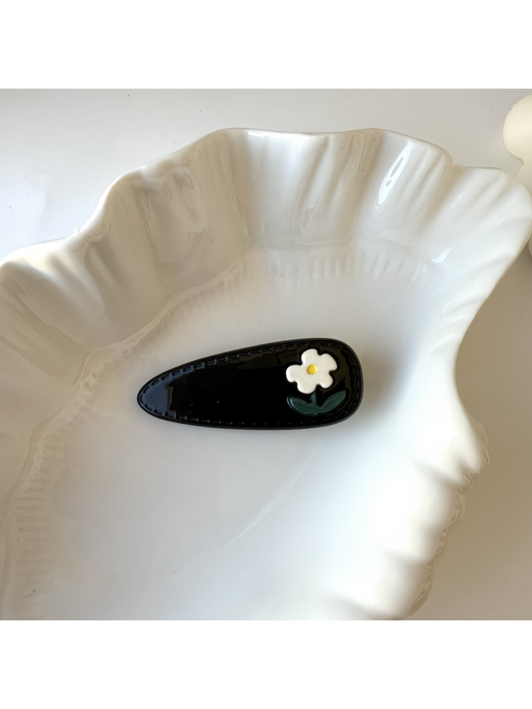 Beau - Floral Oval Hair Clip