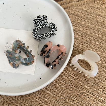 Beau - Retro Patterned Acetate Oval Claw Clip