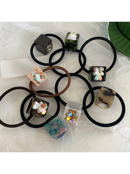 Gifty - Acetate Cube Bear Hair Tie