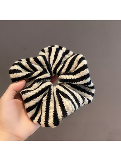 Gifty - Vintage Knitted Striped Hair Loop