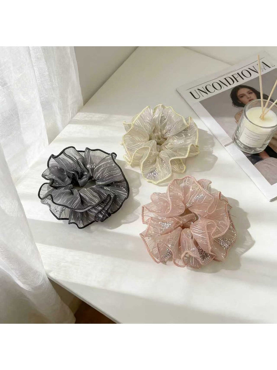 Gifty - Minimalist Polyester Circle Detail Scrunchie