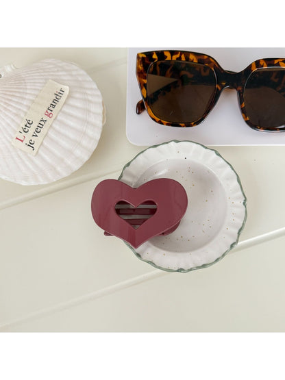 Beau - Heart Cutout Geometric Plastic Claw Clip