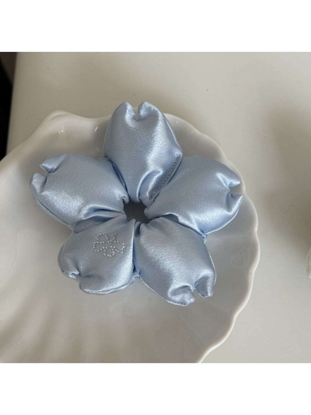 Gifty - 3D Flower Scrunchie and Headband