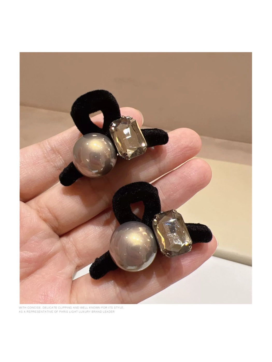 Beau - Simple Fashion Ball Hair Clip