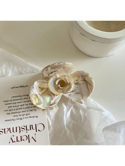 Beau - Minimalist Camellia Shaped Hair Claw Clip