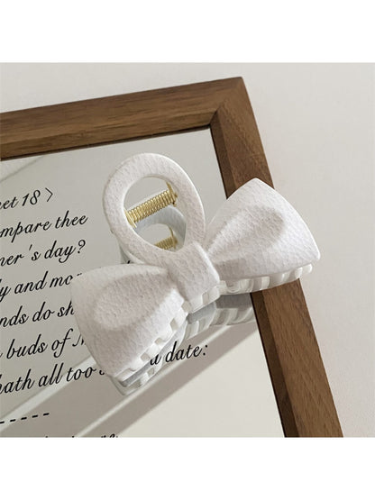 Beau - Elegant White Hair Claw Clip