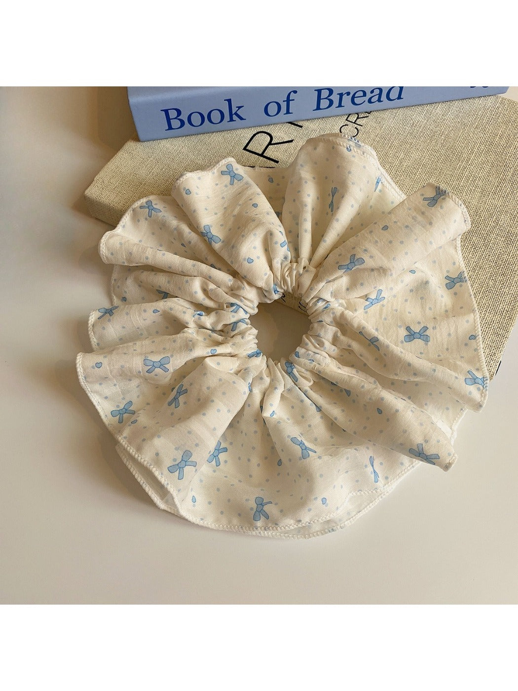 Gifty - Fresh Aesthetic Spring Scrunchie