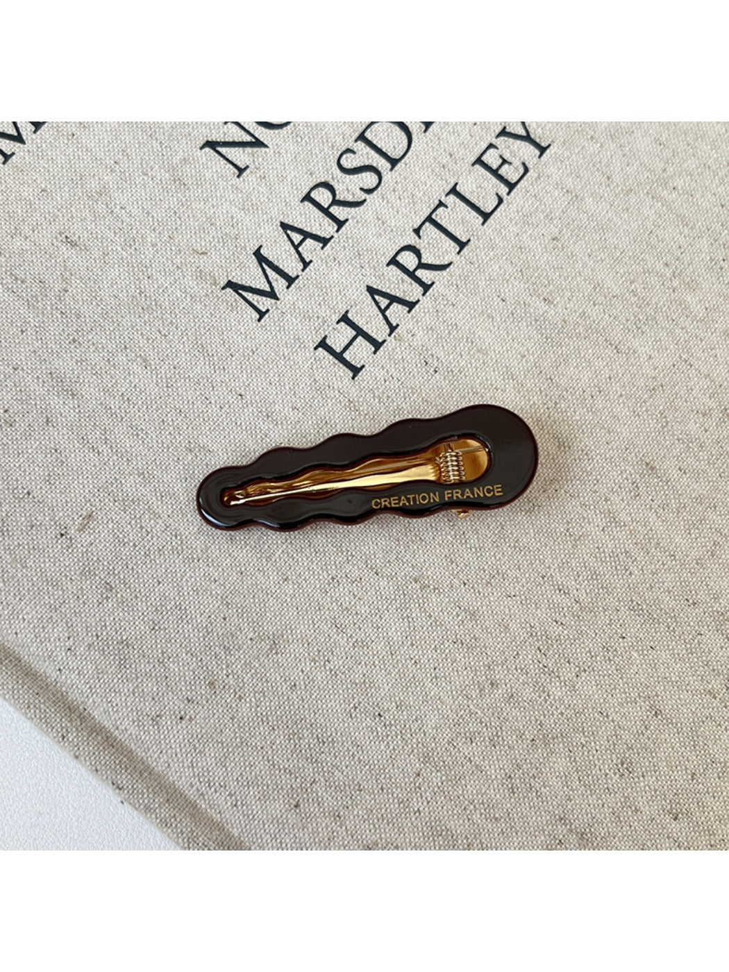 Beau - Elegant Wavy Oval Hair Clip