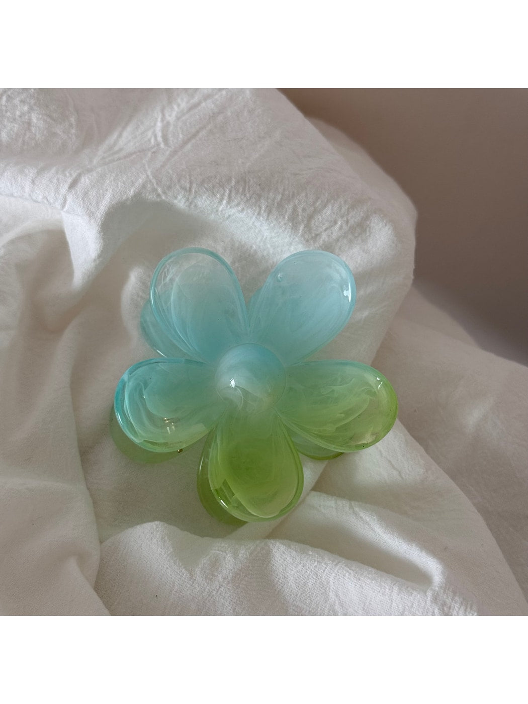 Beau - Glossy Jelly Finish Flower Star Claw Clip