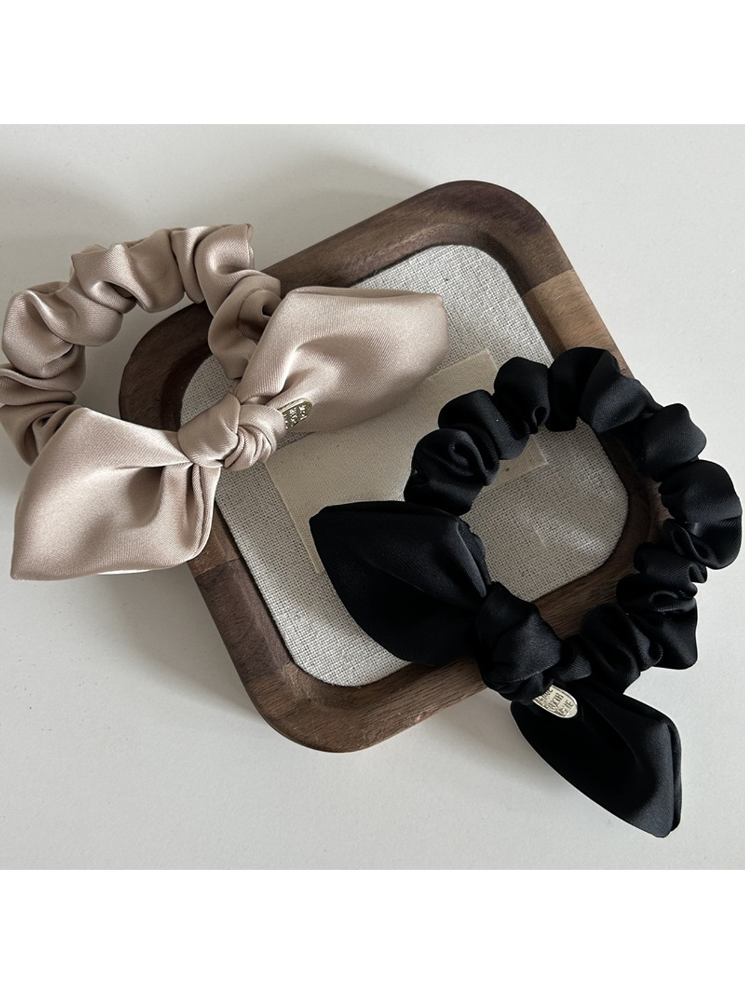 Gifty - Vintage Satin Bow Detail Hair Tie
