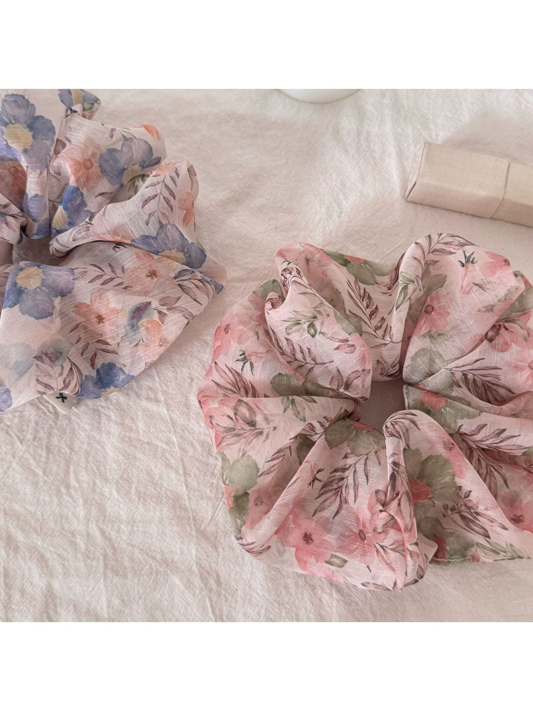 Gifty - Mesh Floral Print Polyester Scrunchie Hair Tie