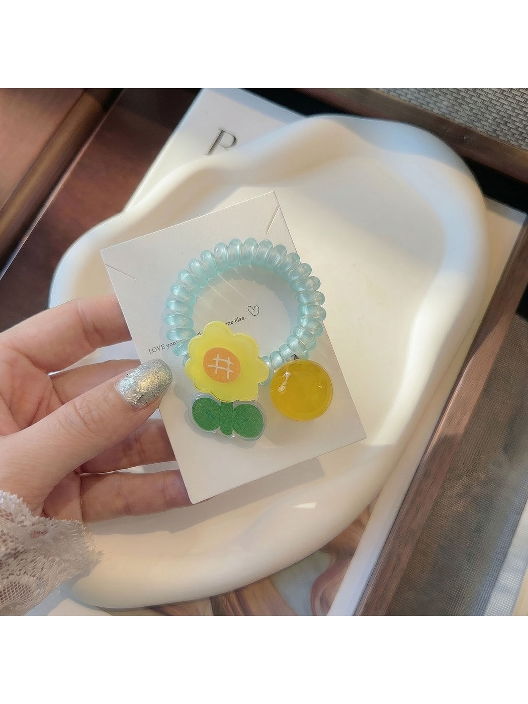 Gifty - Plastic Flower Bead Spiral Ponytail Hair Tie