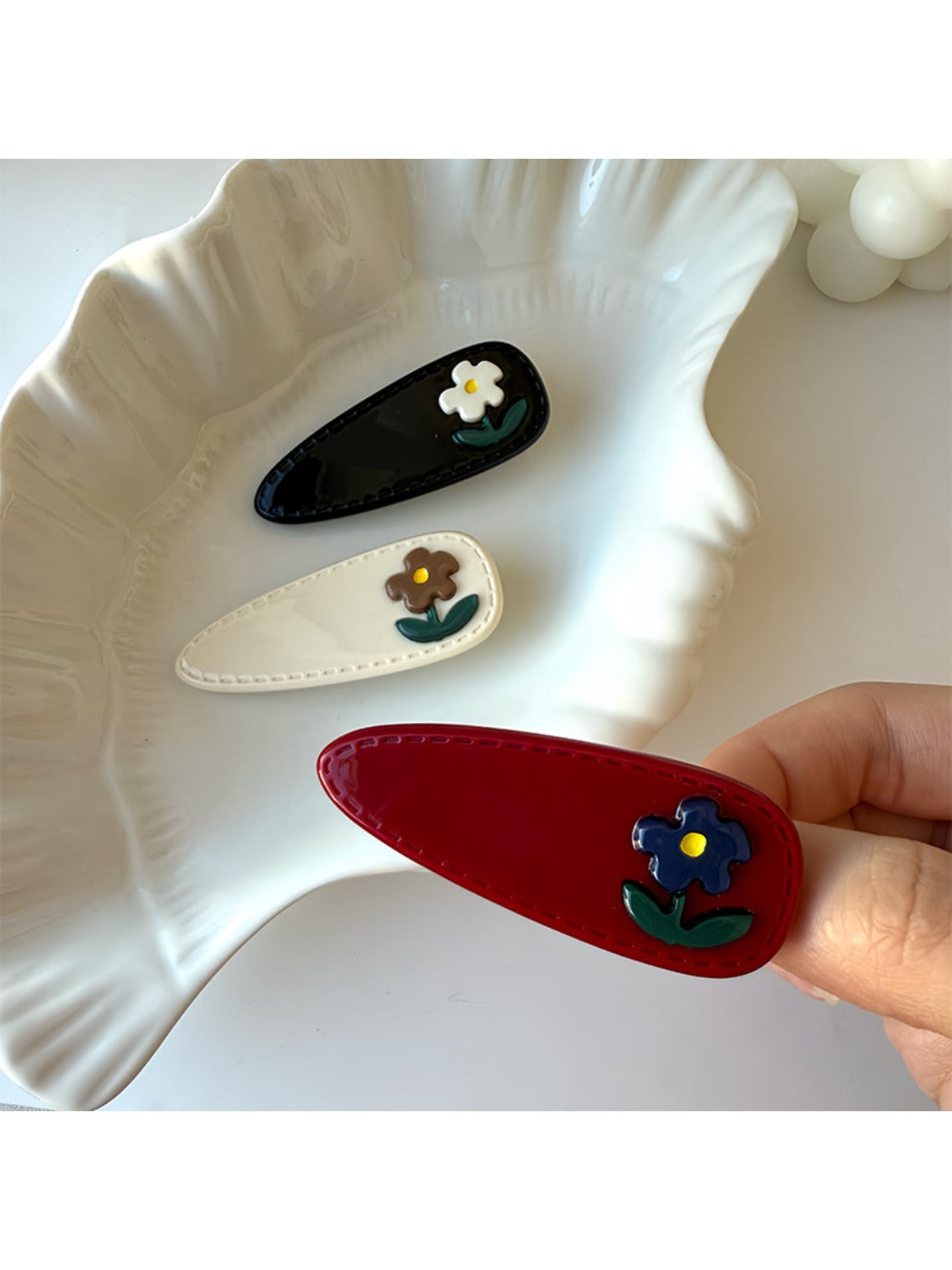 Beau - Floral Oval Hair Clip