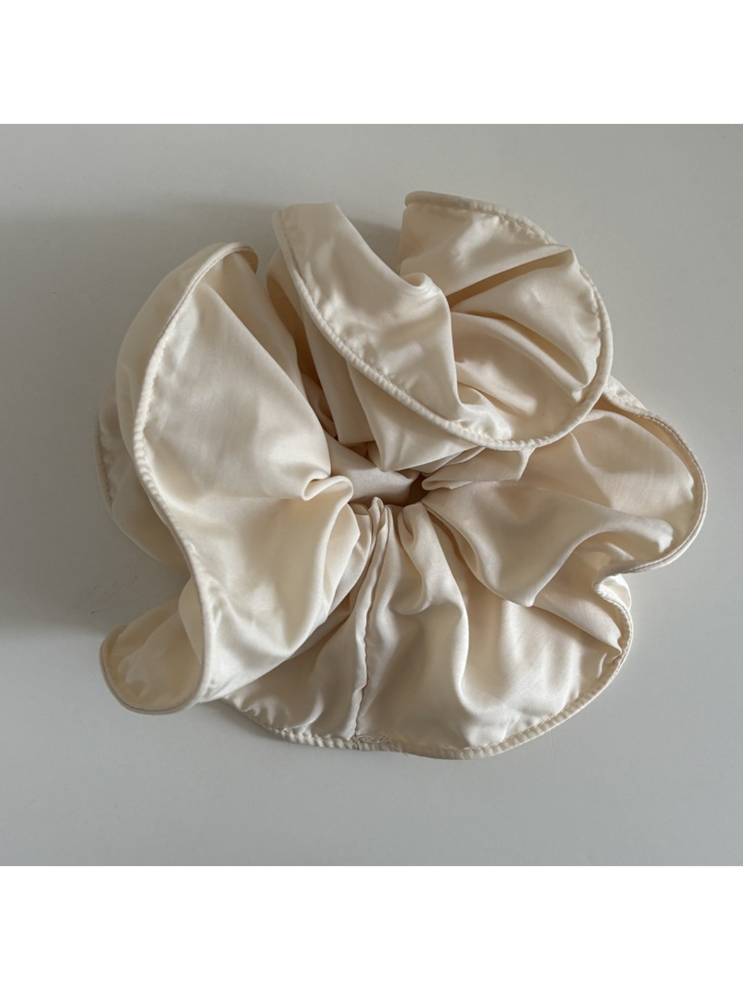 Gifty - Sweet Ruffled Oversized Polyester Scrunchie