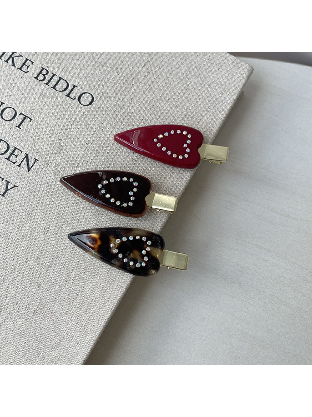 Beau - Minimalist Heart Shaped Hair Clip