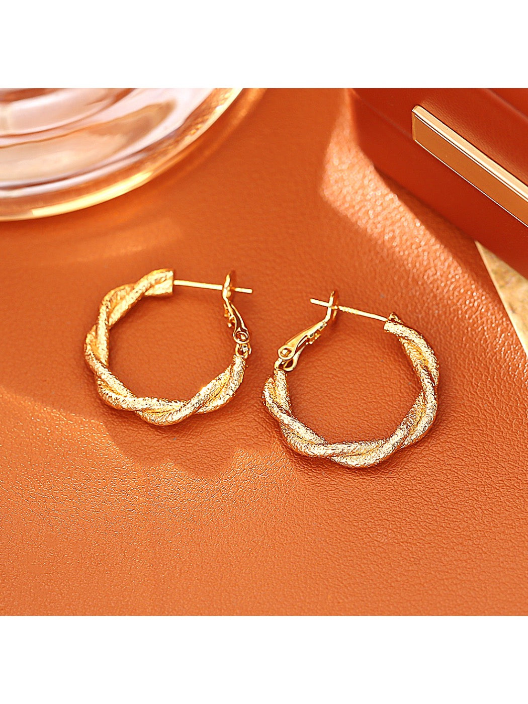 Earedge - Fashionable Minimalist Twisted Earrings