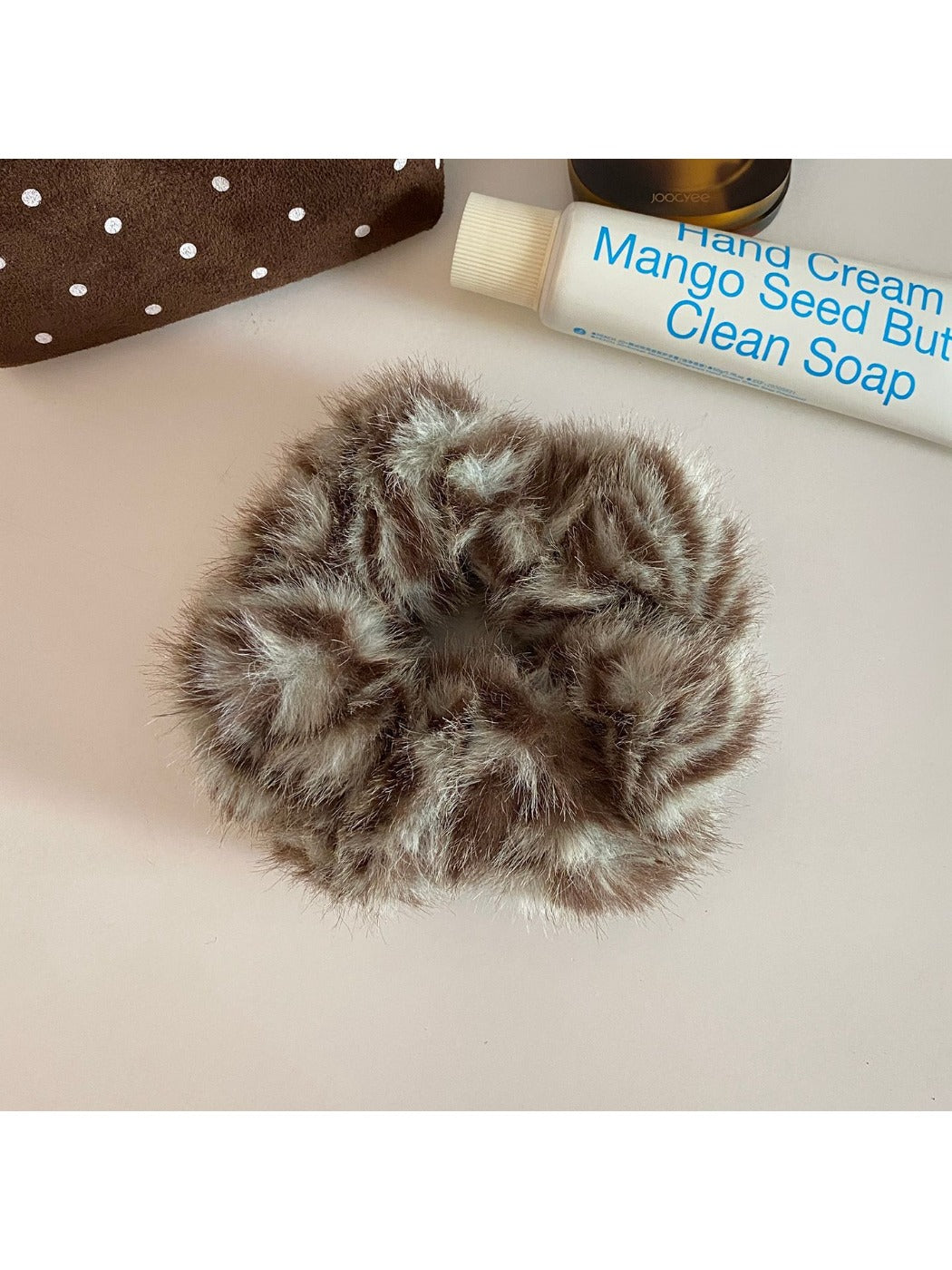 Gifty - Leopard Print Furry Scrunchies