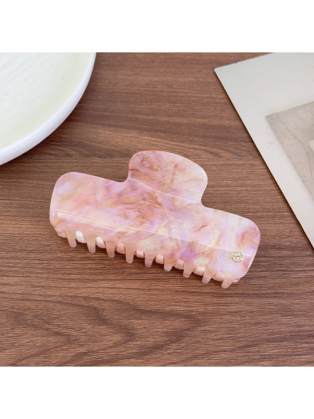 Beau gradient acetate claw clip angled to show both the outer surface and inner teeth