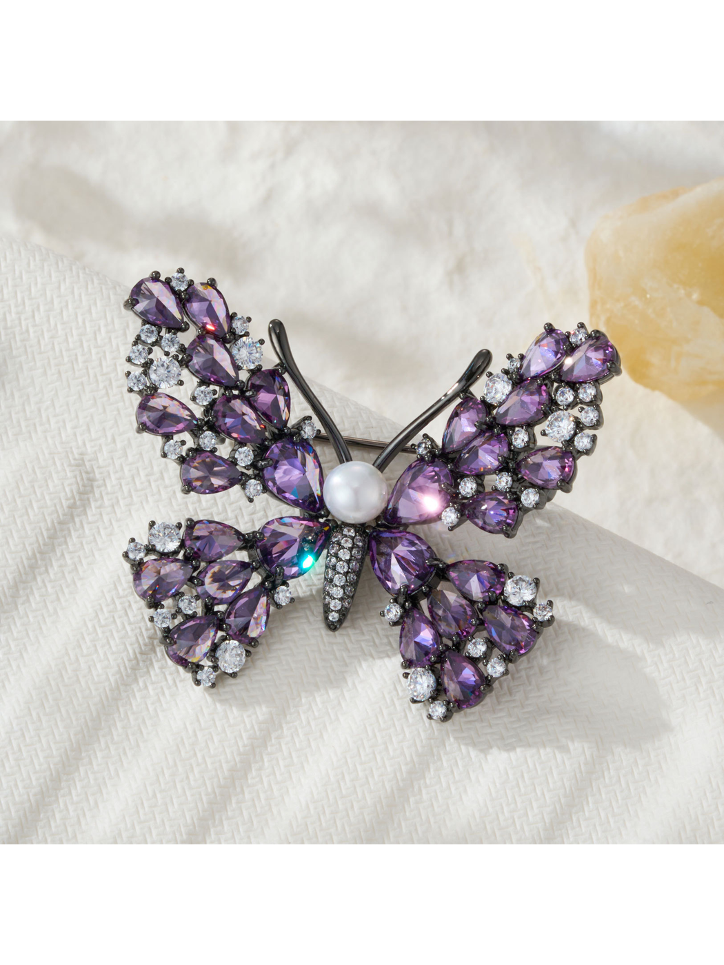 Brovia - Vintage Butterfly Accent Alloy Brooch