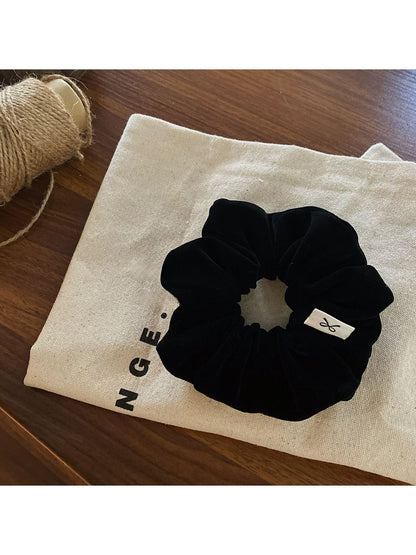 Gifty - Velvet Scrunchie Hair Tie