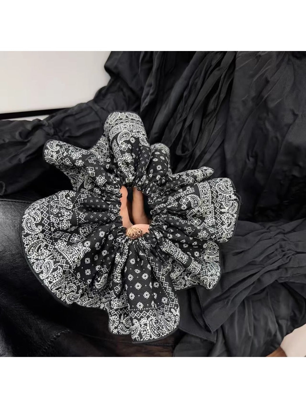 Gifty - Cashew Flower Scrunchie Extra Large