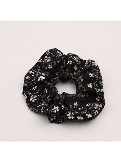 Gifty - Charming Countryside Floral Scrunchie