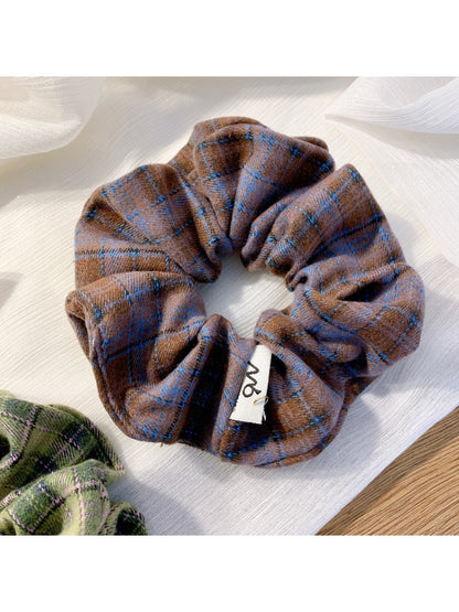 Gifty - Elegant Forest Plaid Scrunchie