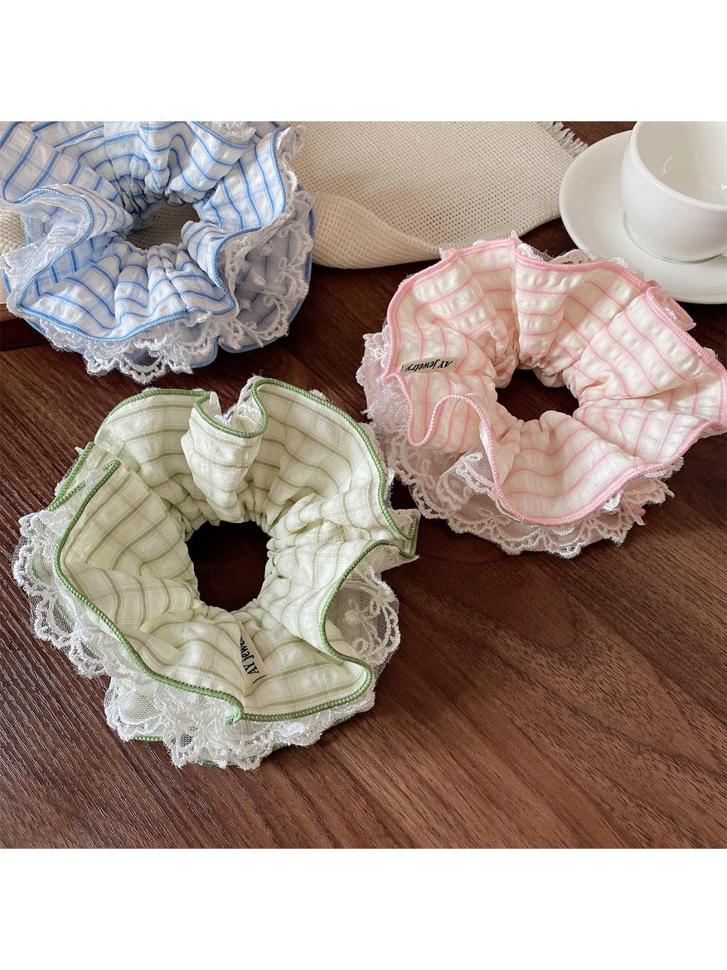 Gifty - Gingham Lace Trim Scrunchie